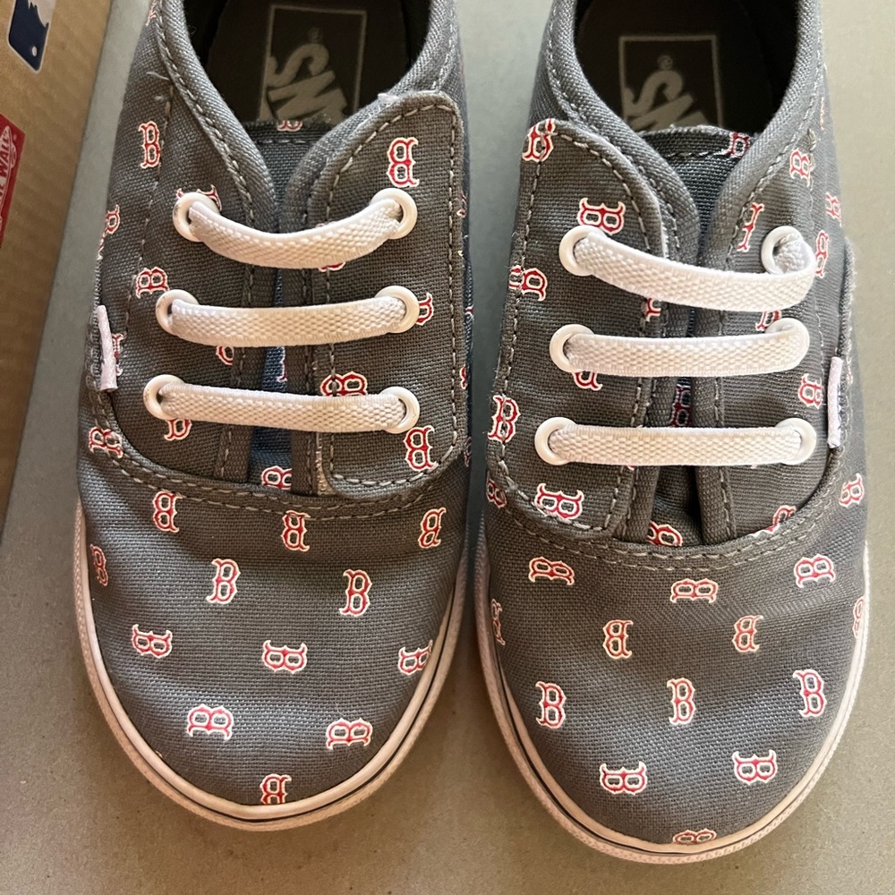 VANS X MLB Toddler 9.5 Boston Red Sox Authentic shoes